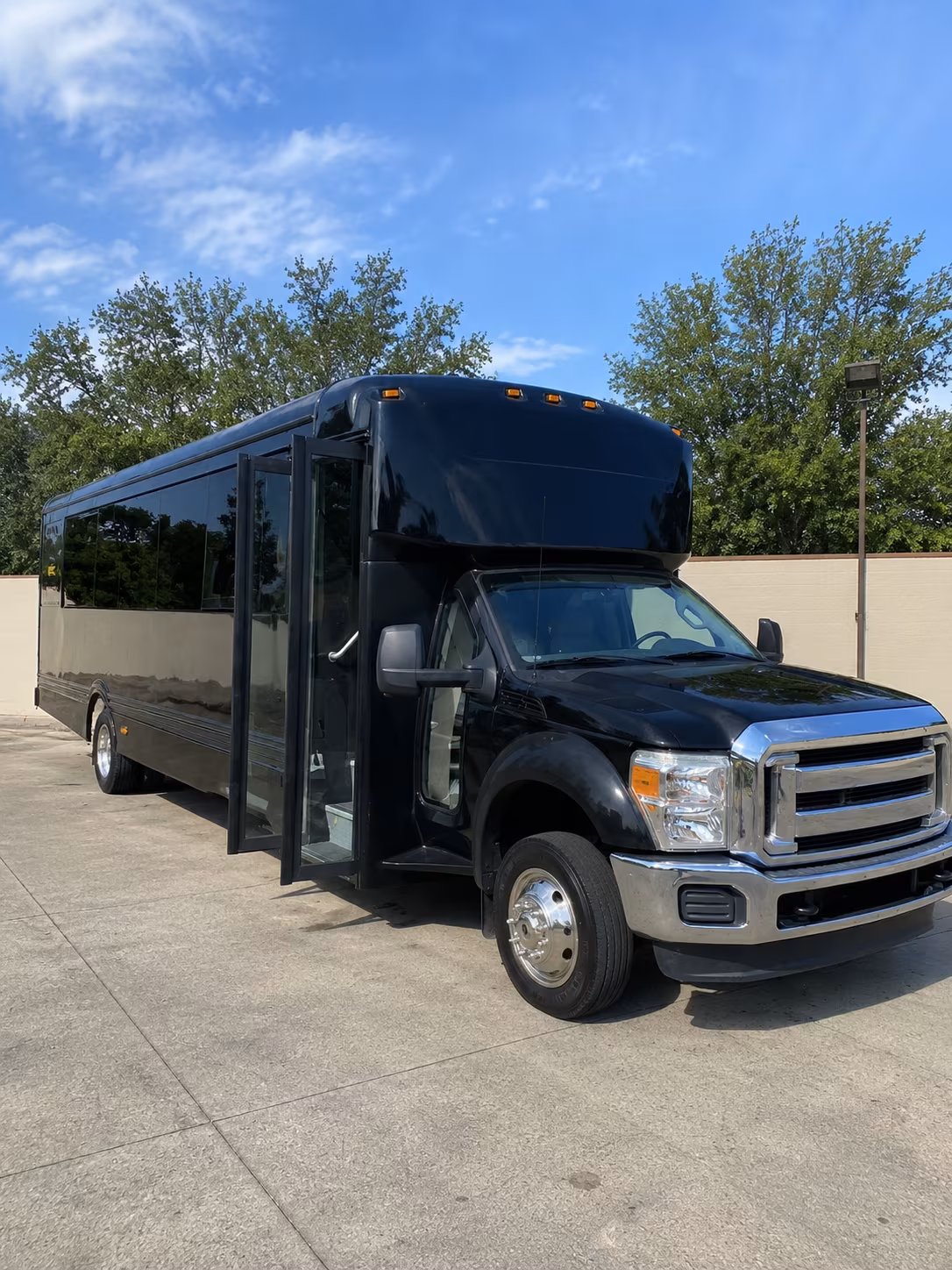 stockton 20 passenger party bus